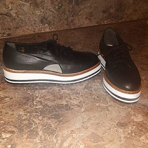 White Mountain Black and White Flats